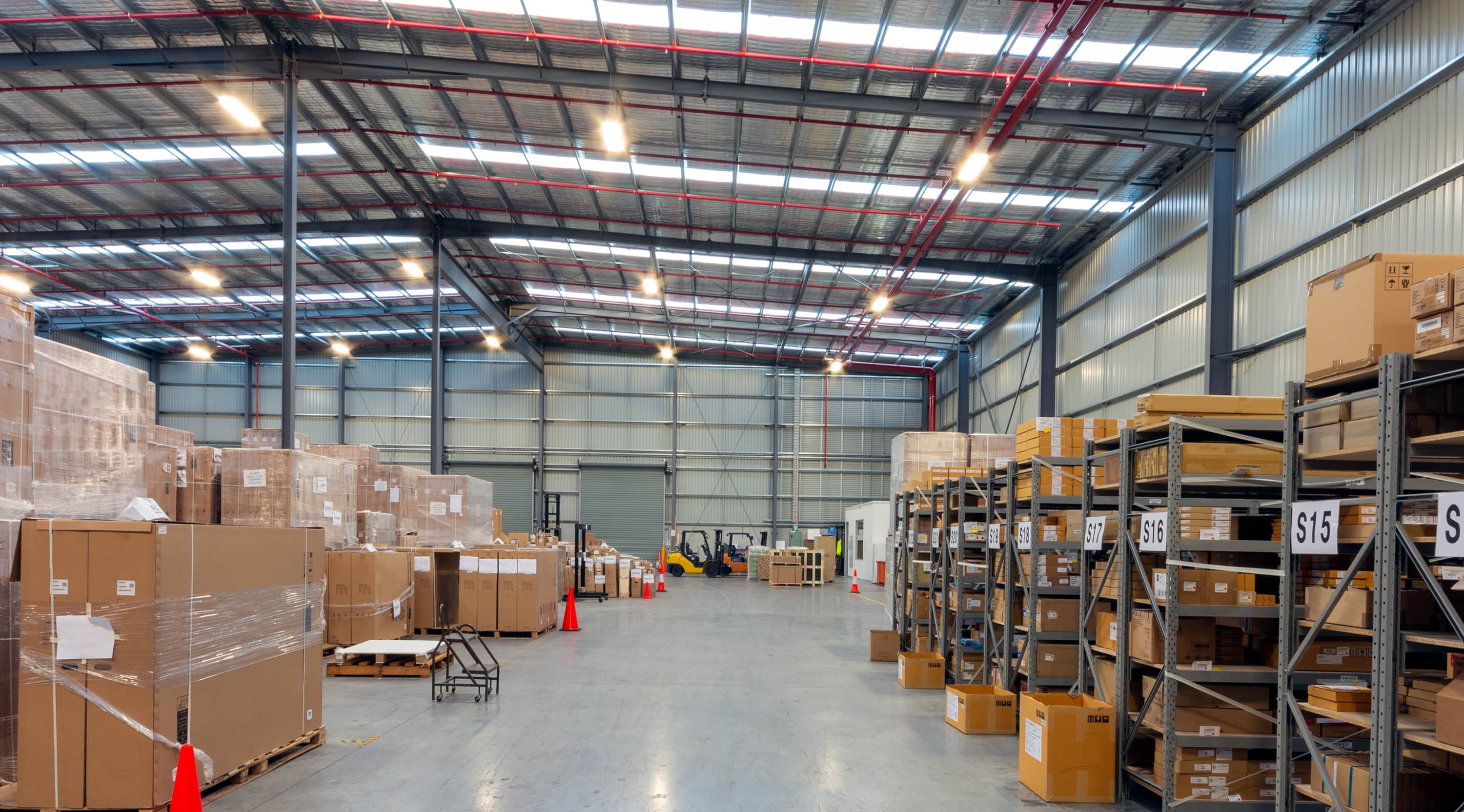 工場・倉庫の空調工事なら、確かな技術のハイテクノ。